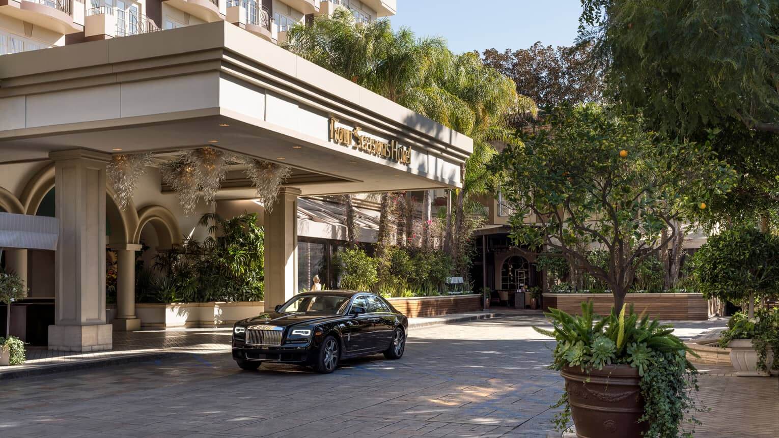 Four Seasons Hotel Los Angeles at Beverly Hills, Los Angeles Entrance